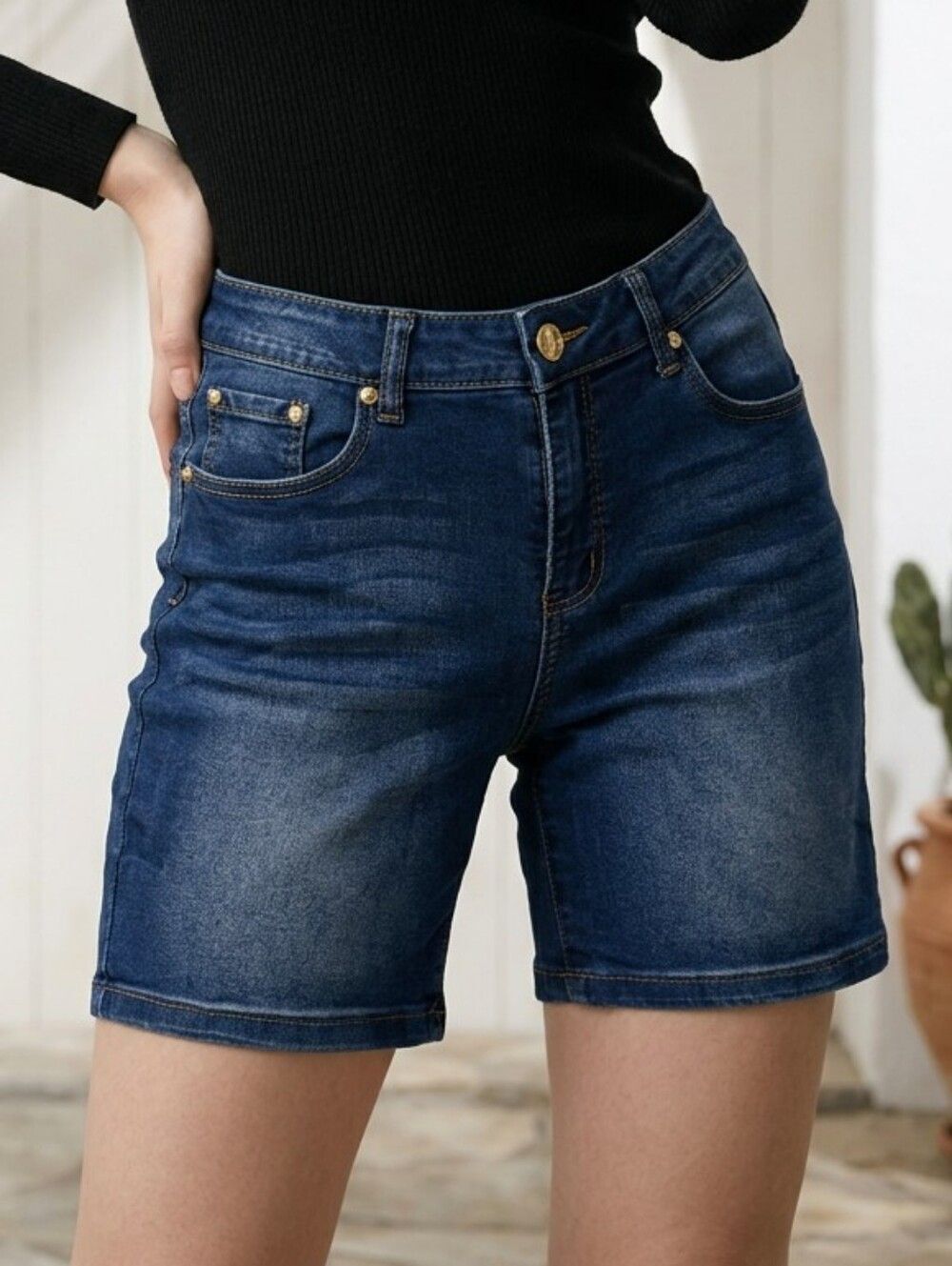 Jones New York Madison Short Stretch Denim Blue Jean Mid-Rise 7" Midi Distressed